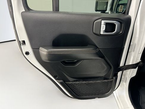 Used 2025 Jeep Wrangler Sahara image 26