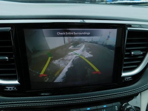 Used 2023 Chrysler Pacifica Limited image 36