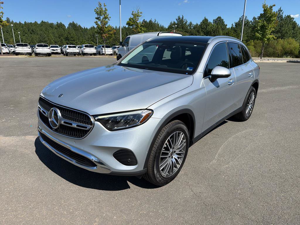 Used 2023 Mercedes-Benz GLC 300 4MATIC image 3
