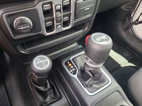 Used 2021 Jeep Wrangler Unlimited Sport AWD/4WD image 25