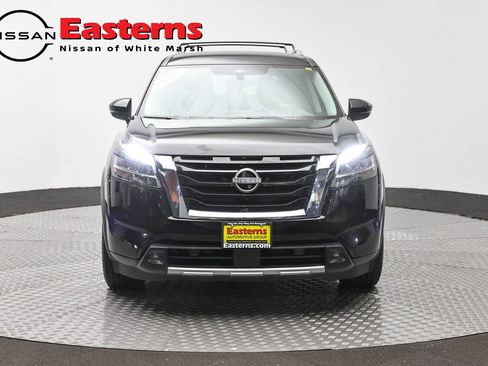 Used 2023 Nissan Pathfinder SL AWD/4WD image 2