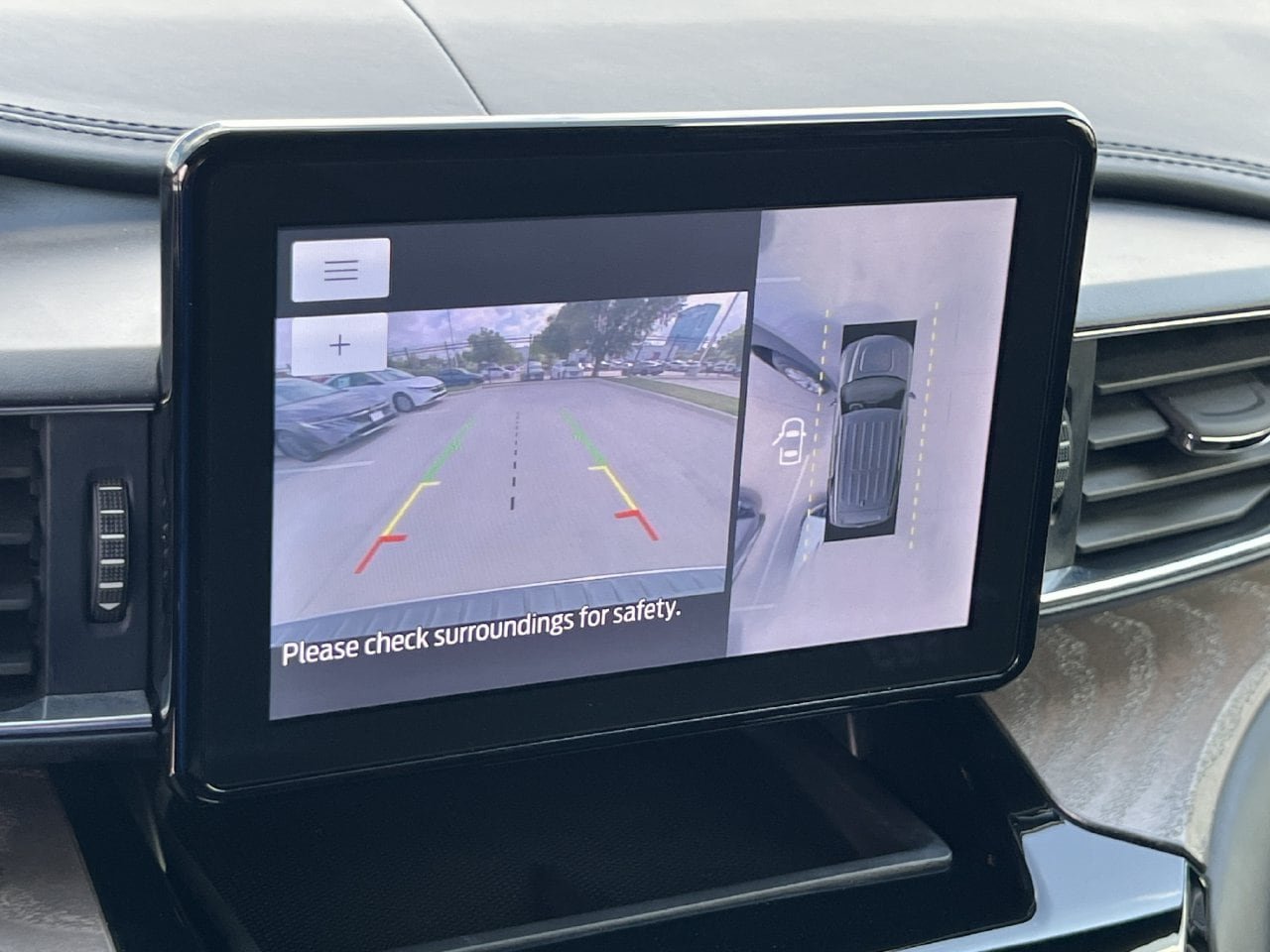 Used 2022 Ford Explorer Platinum w/ Equipment Group 601A RWD image 18