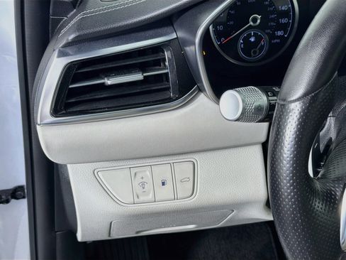 Used 2025 Genesis G70 2.5T RWD image 17