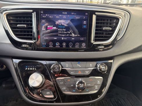 Used 2018 Chrysler Pacifica Touring Plus w/ S Appearance Package image 9