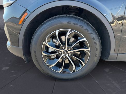 New 2026 Lincoln Nautilus Premier AWD/4WD image 14