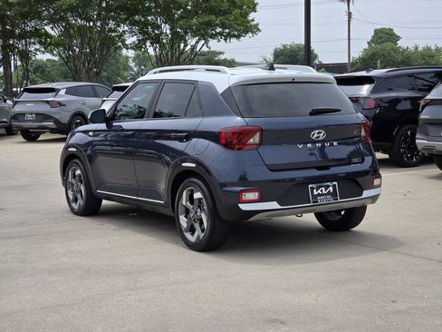 Used 2022 Hyundai Venue Limited FWD image 3