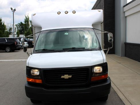 Used 2004 Chevrolet Express 3500 image 2