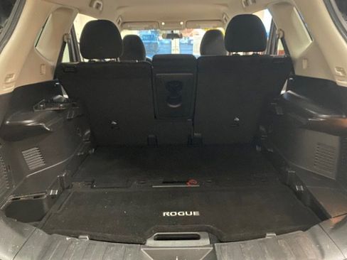 Used 2016 Nissan Rogue SV w/ SV Premium Package image 6
