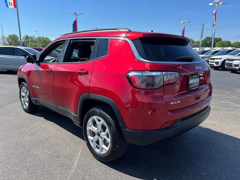 Used 2025 Jeep Compass Latitude w/ Sun & Sound Group AWD/4WD image 5
