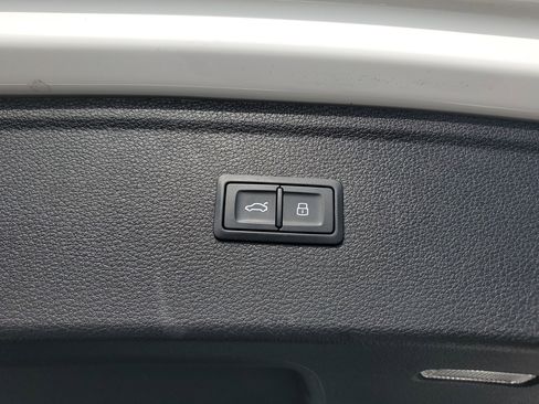 Used 2021 Audi Q5 Premium w/ Convenience Package image 16