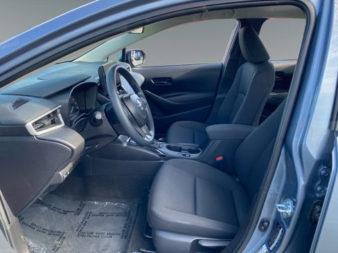 Used 2025 Toyota Corolla LE FWD image 9