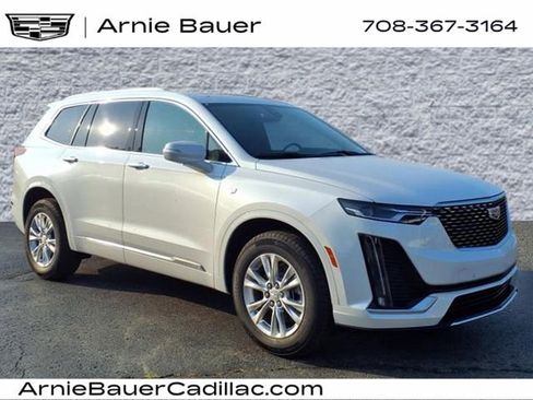 New 2025 Cadillac XT6 Luxury image 1