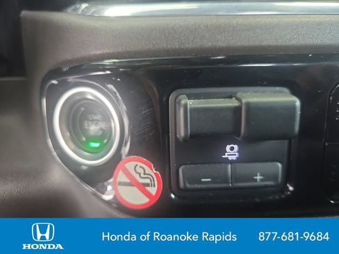 Used 2025 GMC Sierra 1500 SLT RWD image 27