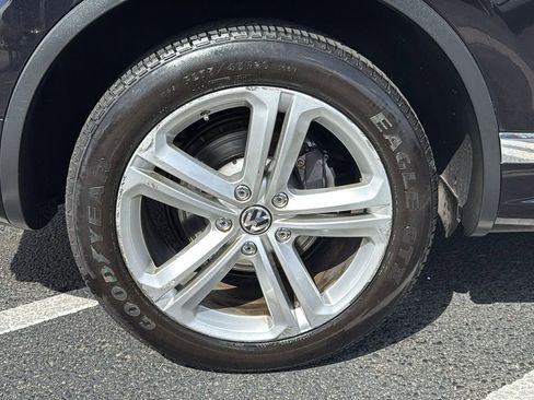 Used 2014 Volkswagen Touareg VR6 image 14