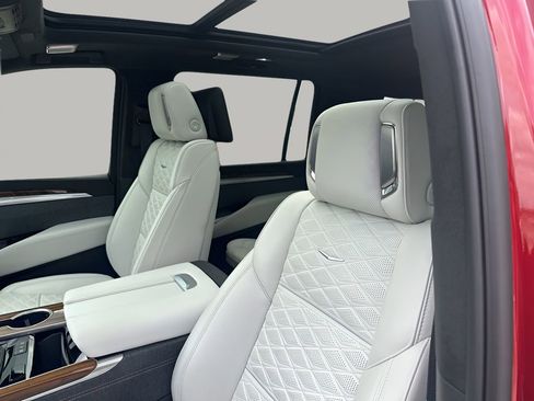 New 2026 Cadillac Escalade ESV Platinum Luxury w/ LPO, Floor Liner Package AWD/4WD image 34