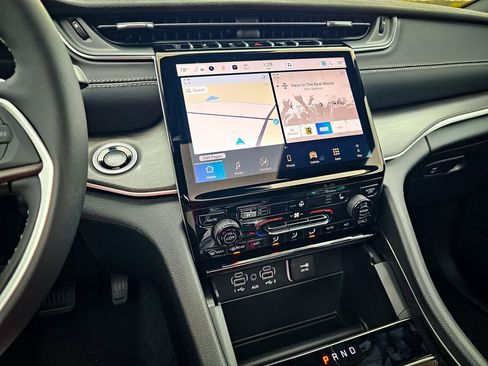 New 2025 Jeep Grand Cherokee Limited image 23