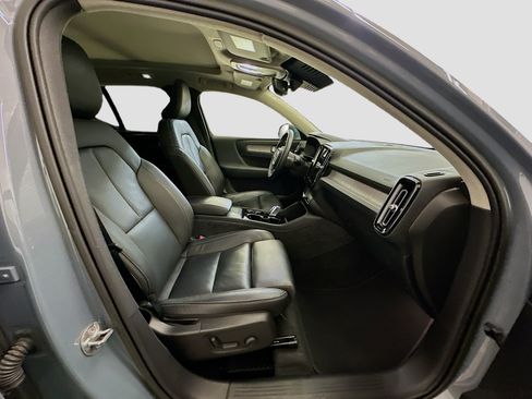 Used 2023 Volvo XC40 B5 Plus AWD/4WD image 34