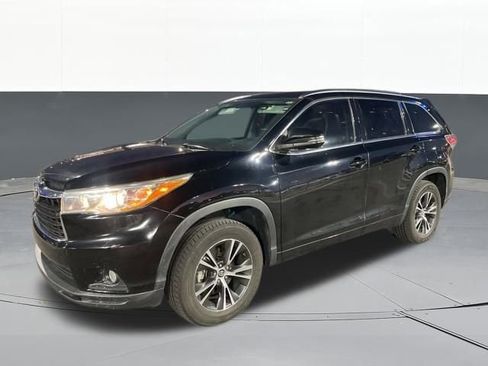 Used 2016 Toyota Highlander XLE image 3