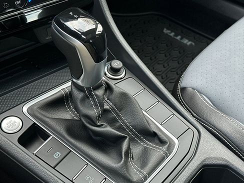 New 2026 Volkswagen Jetta SE image 18