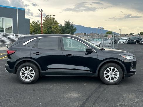 Used 2024 Ford Escape Active AWD/4WD image 2