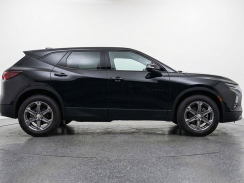 Used 2025 Chevrolet Blazer LT image 11