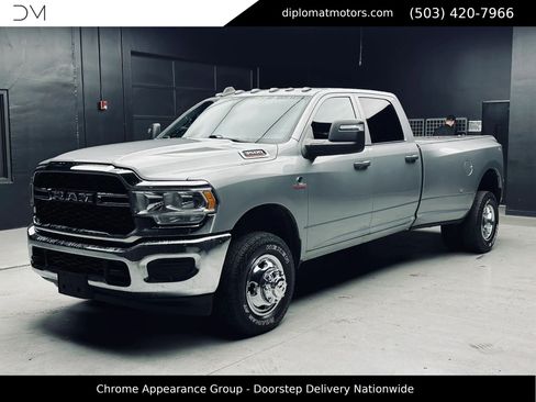 Used 2024 RAM 3500 Tradesman w/ Chrome Appearance Group AWD/4WD image 1