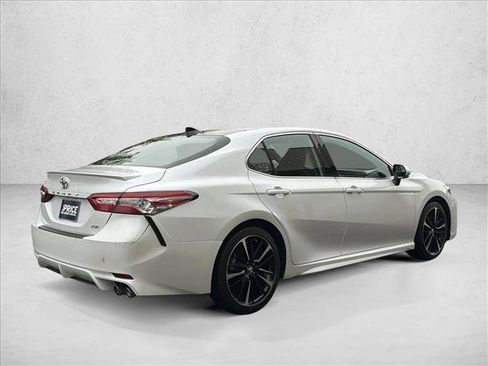 Used 2019 Toyota Camry XSE image 5