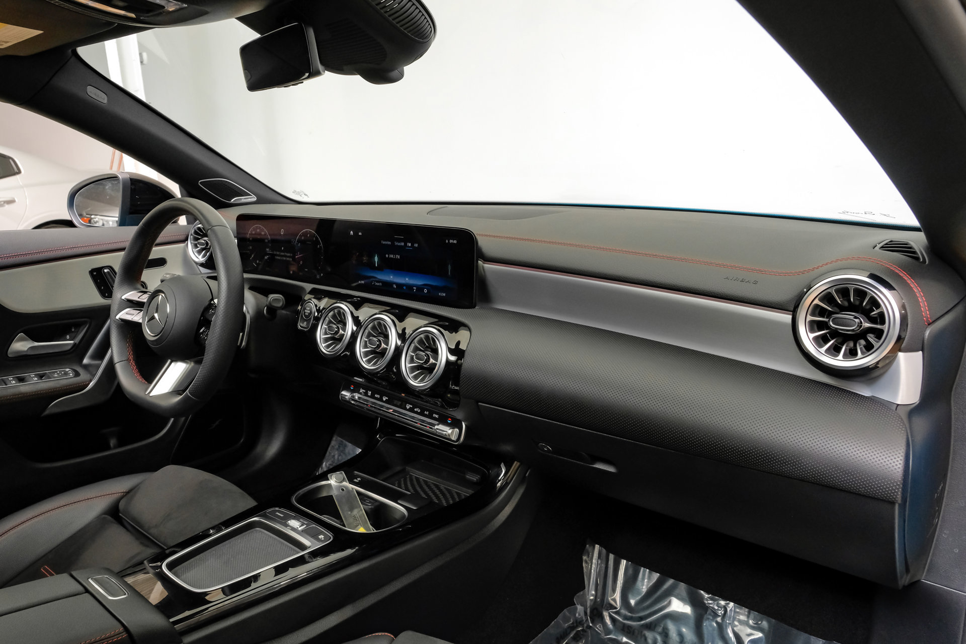 Used 2025 Mercedes-Benz CLA 250 w/ AMG Night Package image 17