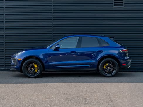 Used 2023 Porsche Macan AWD/4WD image 2