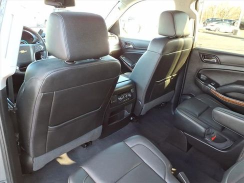 Used 2019 Chevrolet Suburban Premier image 16