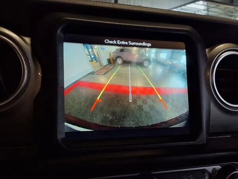 Used 2019 Jeep Wrangler Unlimited Sahara w/ Uconnect 4C Nav & Sound Group AWD/4WD image 21