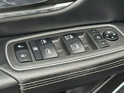 Used 2021 RAM 1500 Laramie w/ Sport Appearance Package image 12