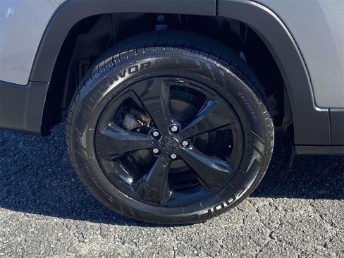 Used 2016 Jeep Cherokee Latitude w/ Comfort/Convenience Group image 8