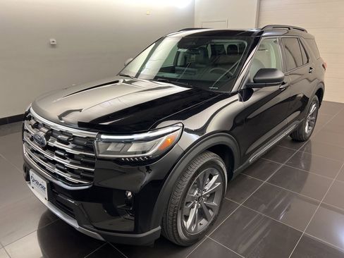 New 2025 Ford Explorer Active w/ Active Comfort Package image 3