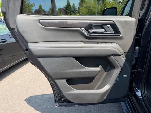 Used 2025 GMC Yukon Elevation AWD/4WD image 30