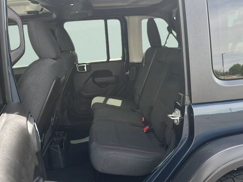 Used 2025 Jeep Wrangler Unlimited Rubicon AWD/4WD image 28