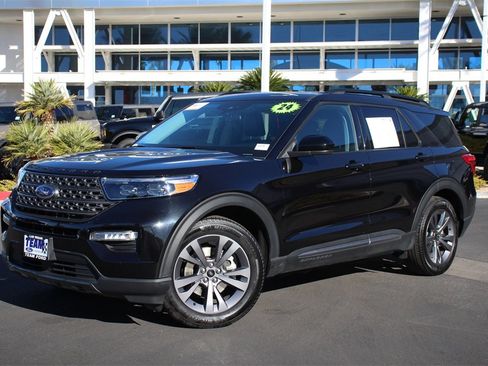 Certified 2024 Ford Explorer XLT w/ Equipment Group 202A image 1