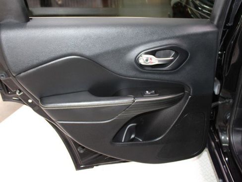 Used 2014 Jeep Cherokee Limited image 54