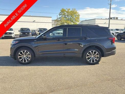Certified 2025 Ford Explorer ST-Line AWD/4WD image 5