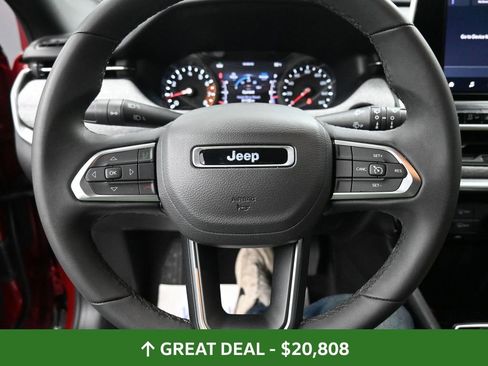 Used 2025 Jeep Compass Latitude image 15