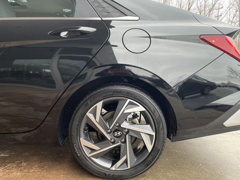 Used 2024 Hyundai Elantra Limited image 23