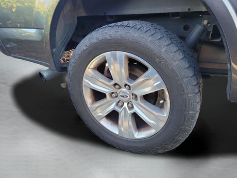 Used 2018 Ford F150 Platinum w/ Equipment Group 701A Luxury image 32