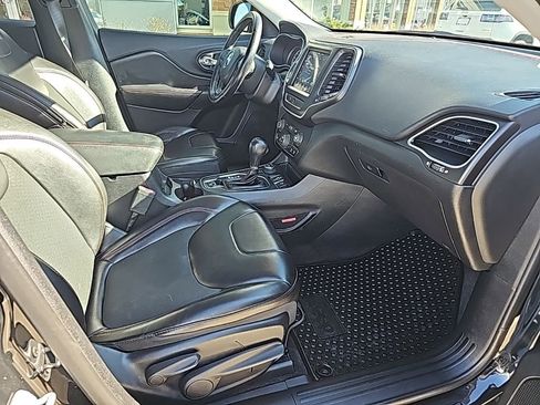 Used 2019 Jeep Cherokee Trailhawk w/ Comfort/Convenience Group image 26