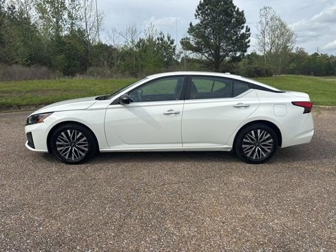 Used 2025 Nissan Altima 2.5 SV image 5