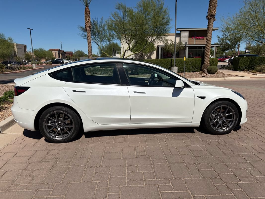 Used 2022 Tesla Model 3 RWD image 2