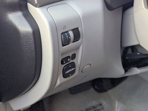 Used 2010 Subaru Forester 2.5X Limited image 19