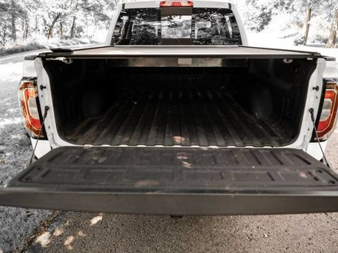 Used 2018 GMC Sierra 1500 SLT AWD/4WD image 25