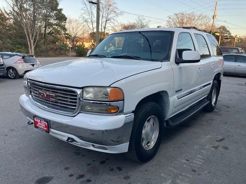Used 2004 GMC Yukon SLE image 2