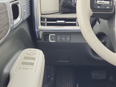 Used 2025 Hyundai Santa Fe Limited AWD/4WD image 13