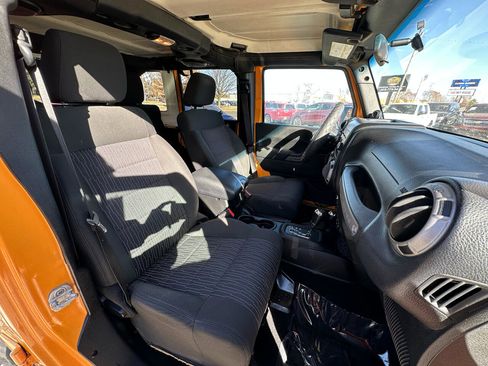 Used 2012 Jeep Wrangler Unlimited Sport image 9